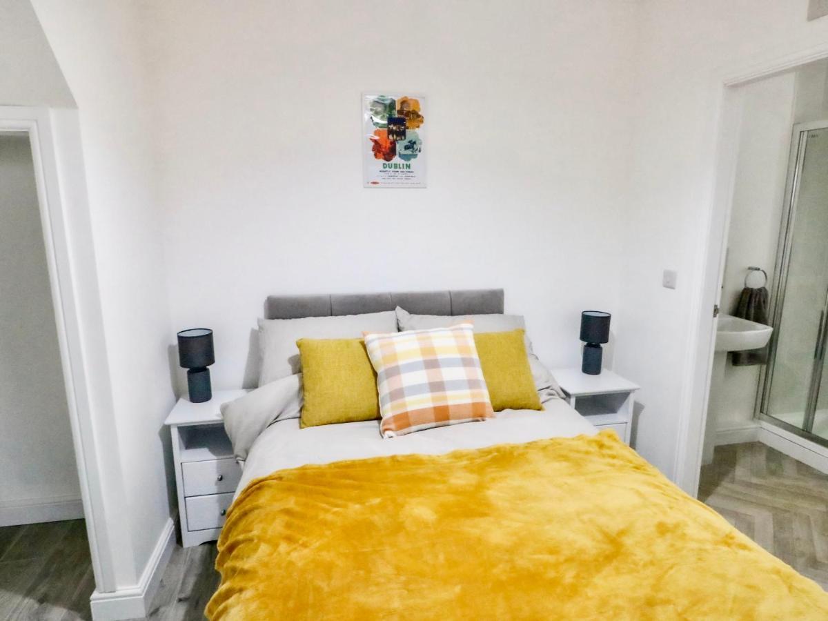 Port Apartment 1 Holyhead Eksteriør billede